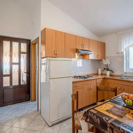 Cozy In With Kitchen Apartment *