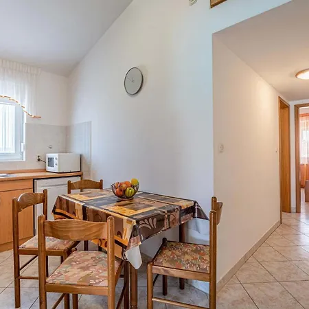 Cozy In With Kitchen Apartment