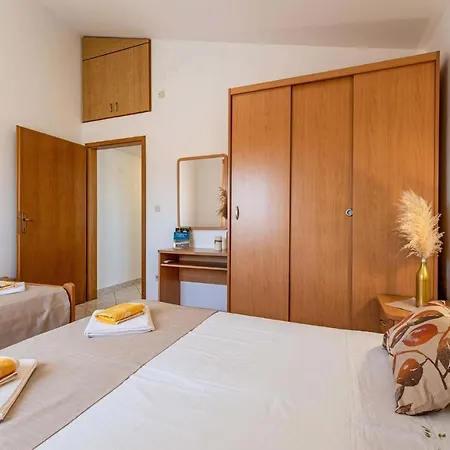 Apartment 2 Bedroom Front In